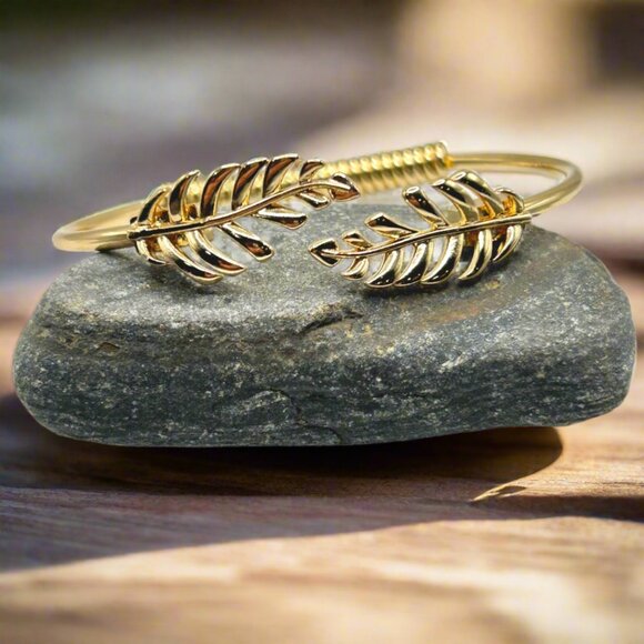 18K Gold Plated Laurel Leaf Bangle Bracelet - Picture 3 of 6